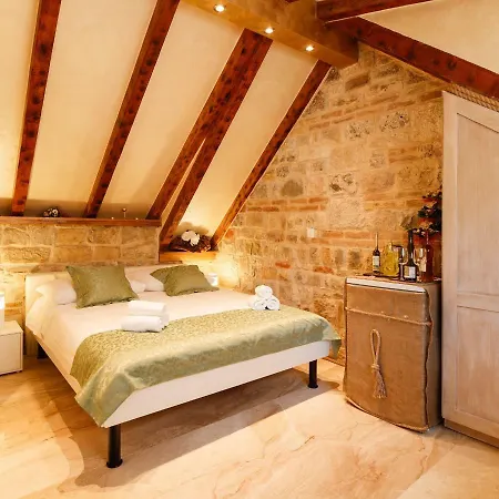 Gostinjska kuća Stone House Luxury Split
