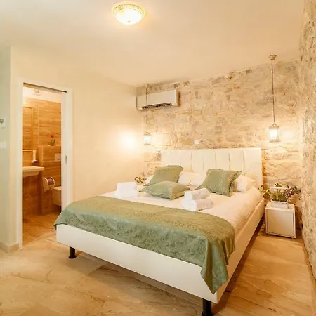 Gostinjska kuća Stone House Luxury 4*