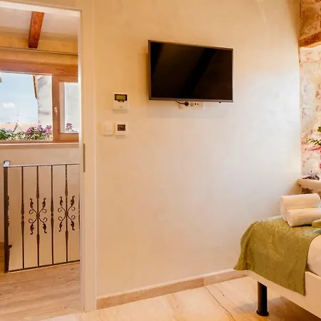 Stone House Luxury Penzion 4*