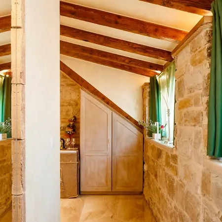 Stone House Luxury Pensión 4*