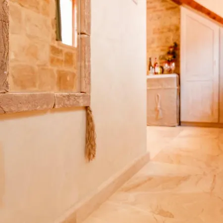 Stone House Luxury בית הארחה