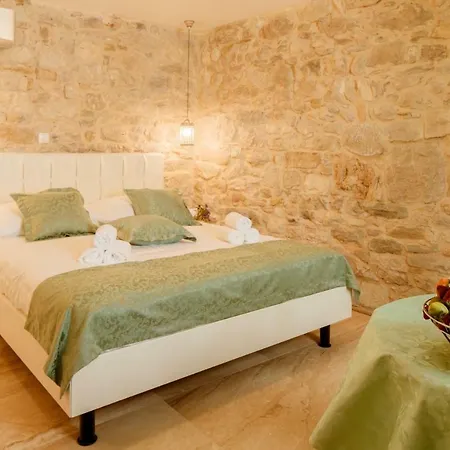 Stone House Luxury בית הארחה ספליט