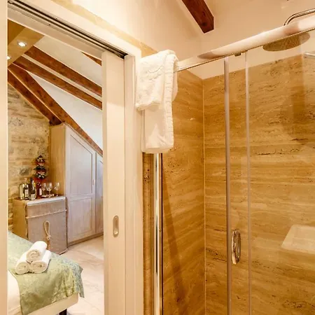 Stone House Luxury 4* ספליט