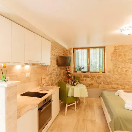 Stone House Luxury Pensión 4*