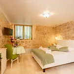 Gasthuis Stone House Luxury 4*