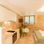 Stone House Luxury Gasthuis 4*
